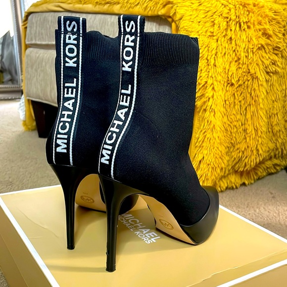 Michael Kors Vicky bootie - Picture 1 of 5